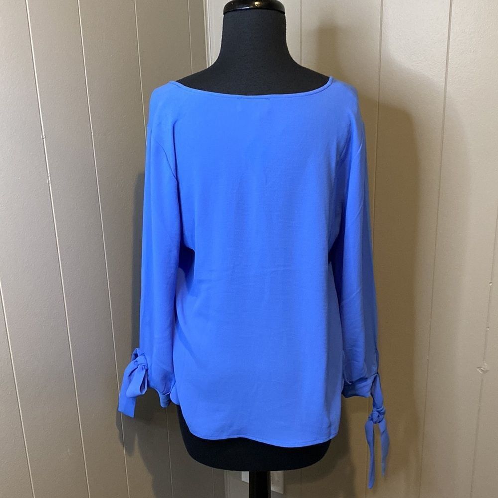 CeCe Small Blouse Relaxed Fit V Neck Tied Cuffs Uneven Hem - Picture 4 of 6